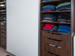 Referenz Konradi Möbelbau & Ladeneinrichtungen Ankleide